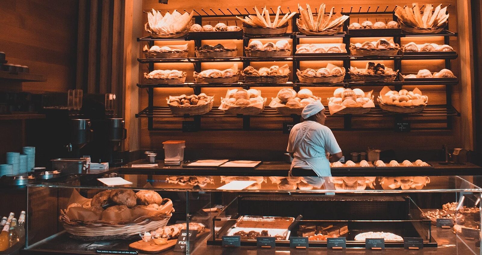 What Makes a Bakery Cake Unique? A Look at Quality Ingredients